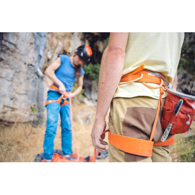 HIRUNDOS S sedací úvazek černý