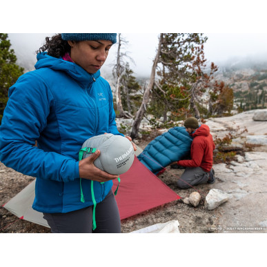 HYPERION 20F/-6C Long Deep Pacific péřový spacák tm. modrý